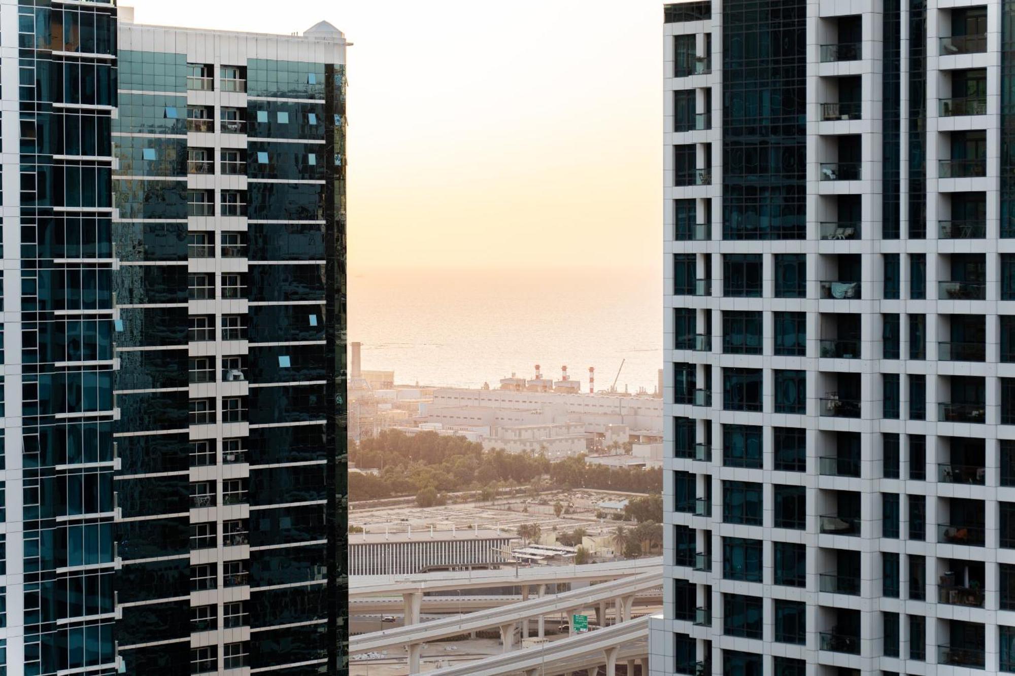 Near Metro - Spacious 1br Jlt & Free Baby Gear Dubai