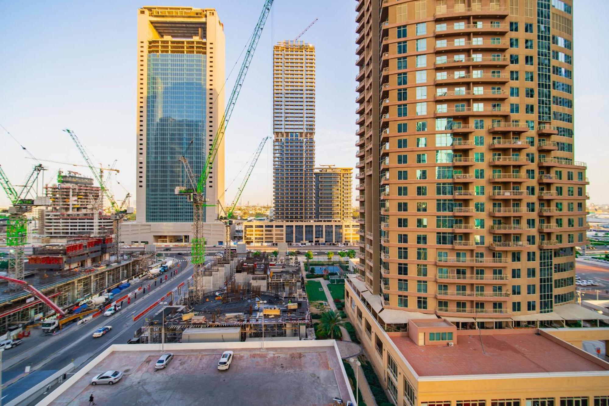 Near Metro - Spacious 1br Jlt & Free Baby Gear * Dubai