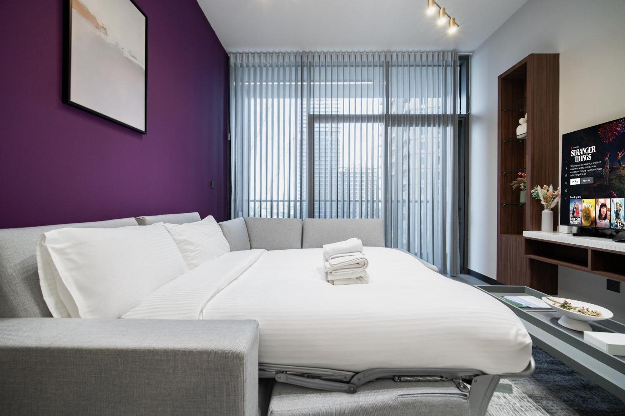 Near Metro - Spacious 1br Jlt & Free Baby Gear