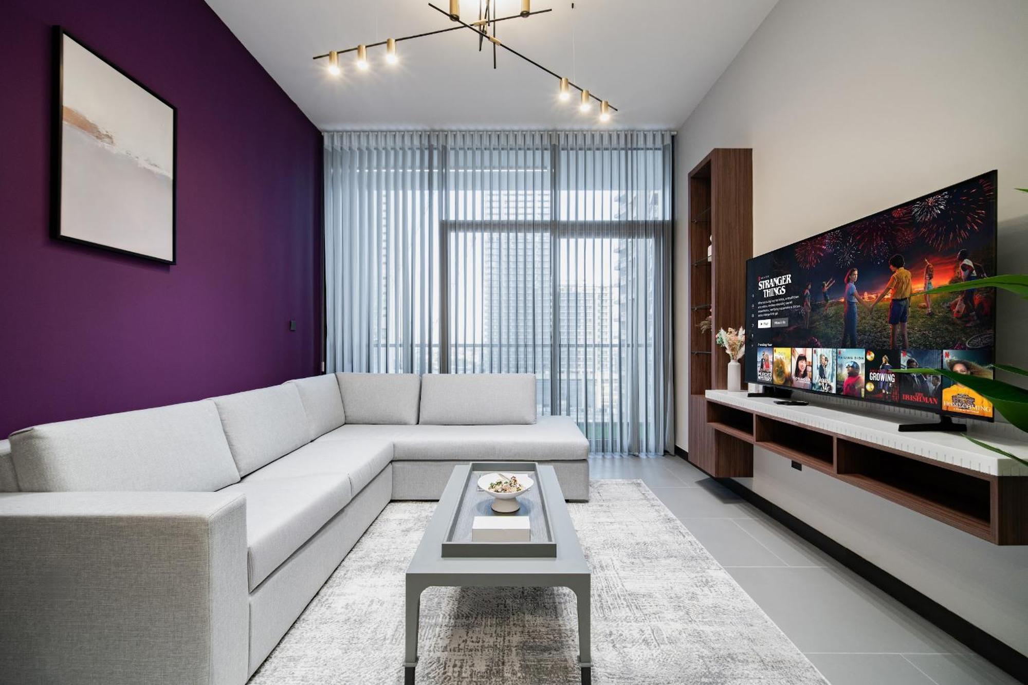 Near Metro - Spacious 1br Jlt & Free Baby Gear Apartment
