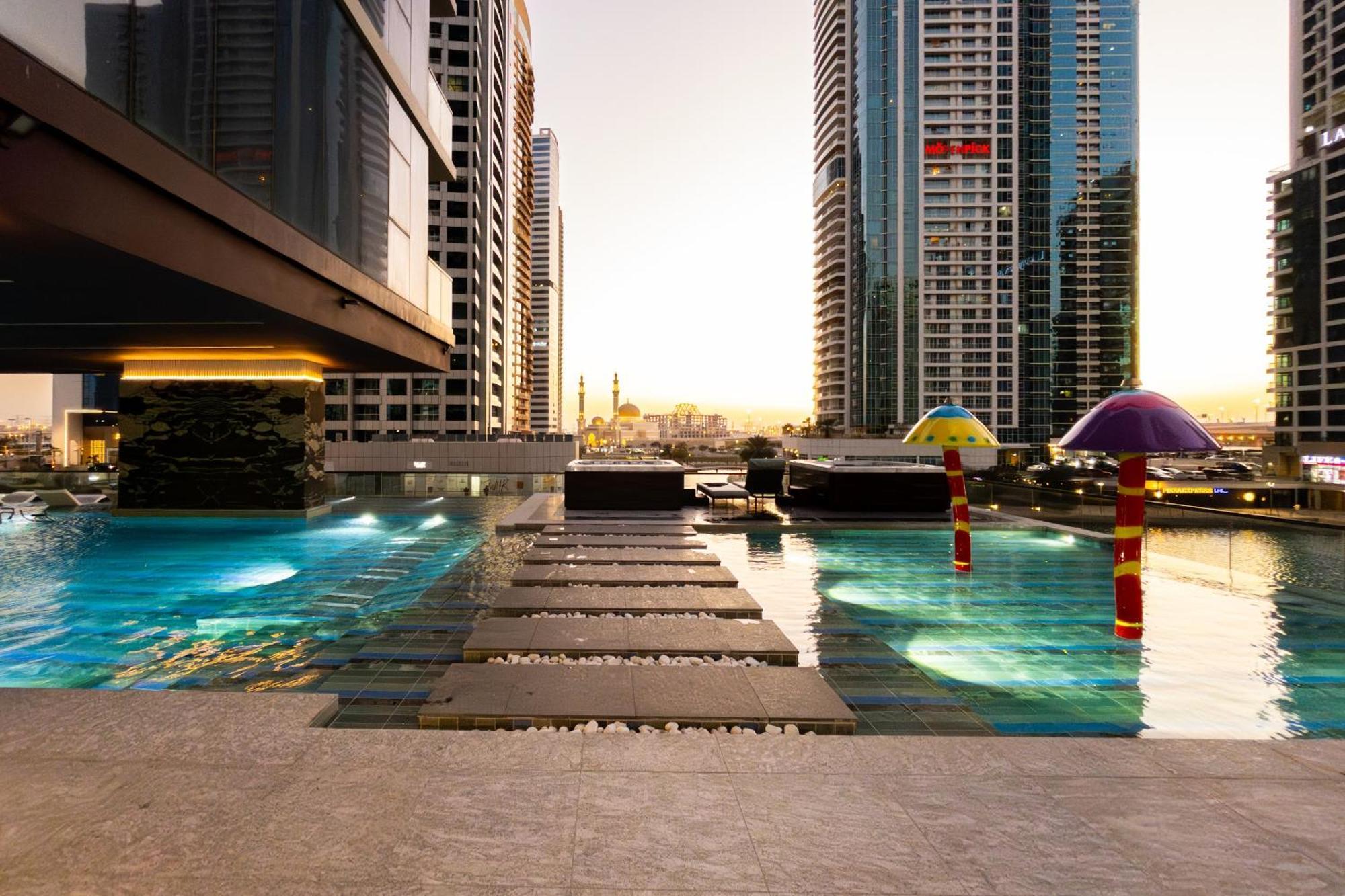 Near Metro - Spacious 1br Jlt & Free Baby Gear * Dubai
