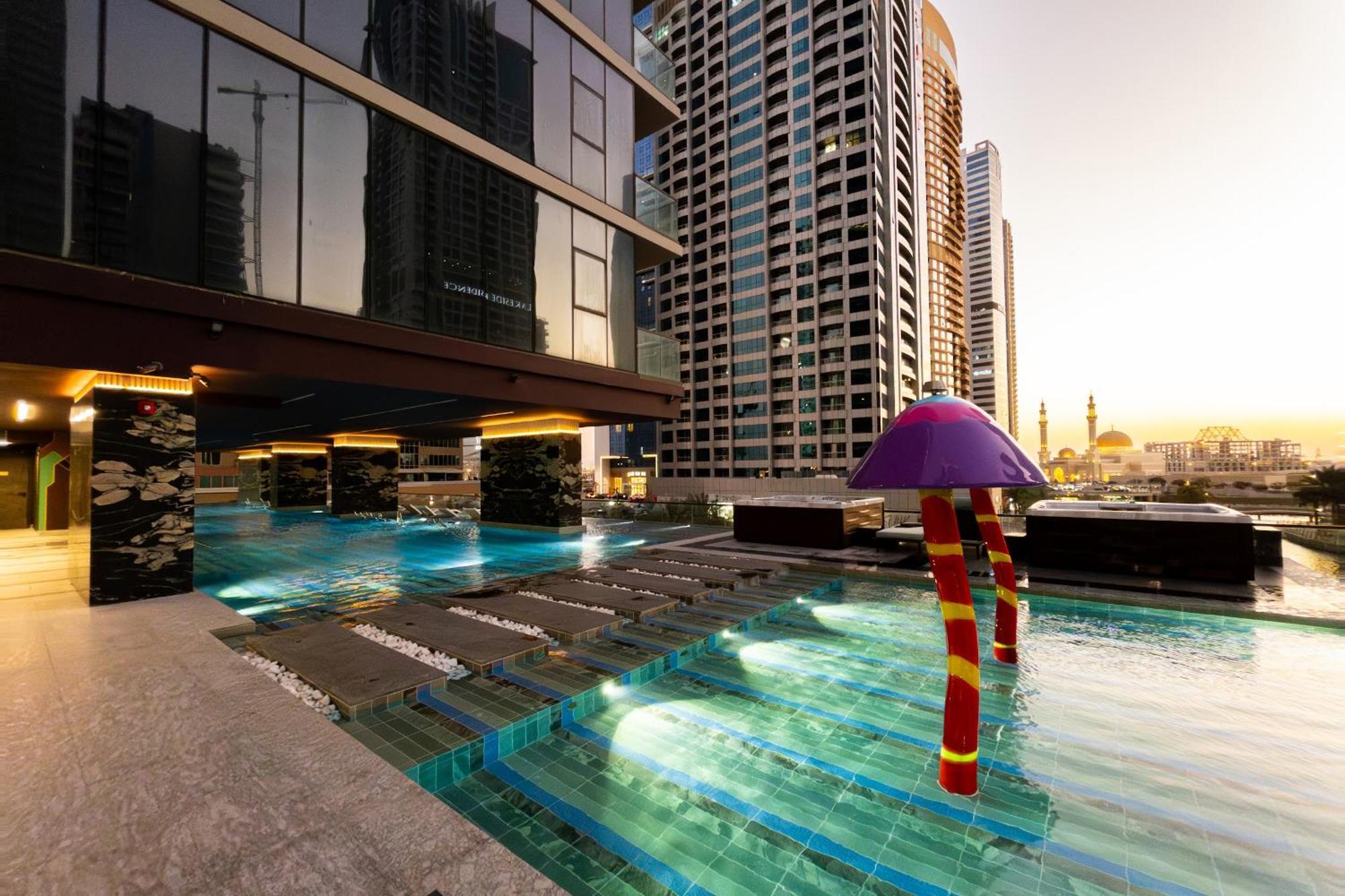 Near Metro - Spacious 1br Jlt & Free Baby Gear Apartment *