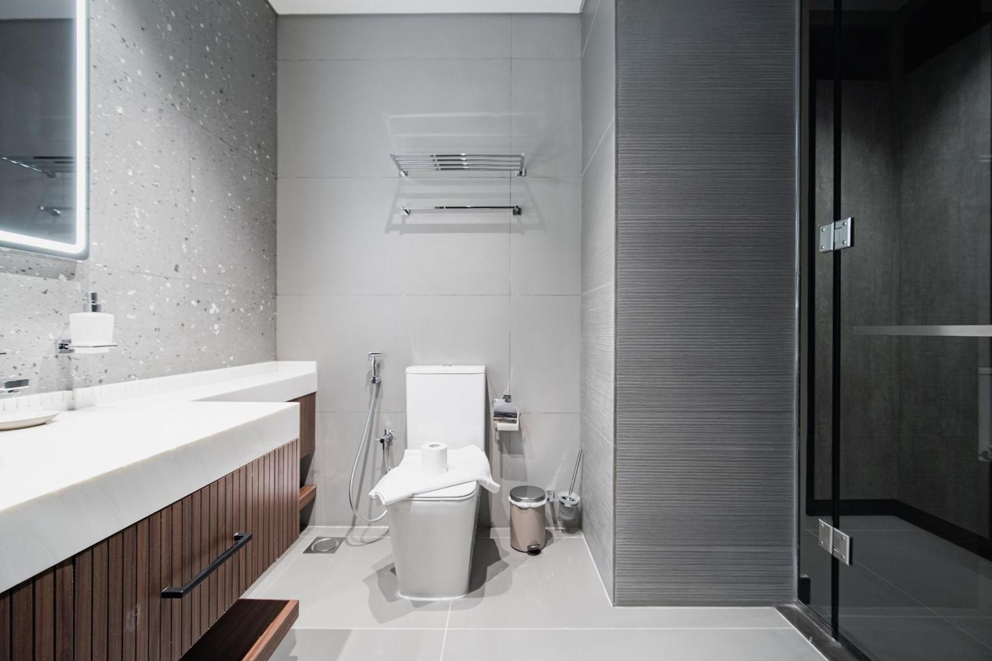 Near Metro - Spacious 1br Jlt & Free Baby Gear Apartment