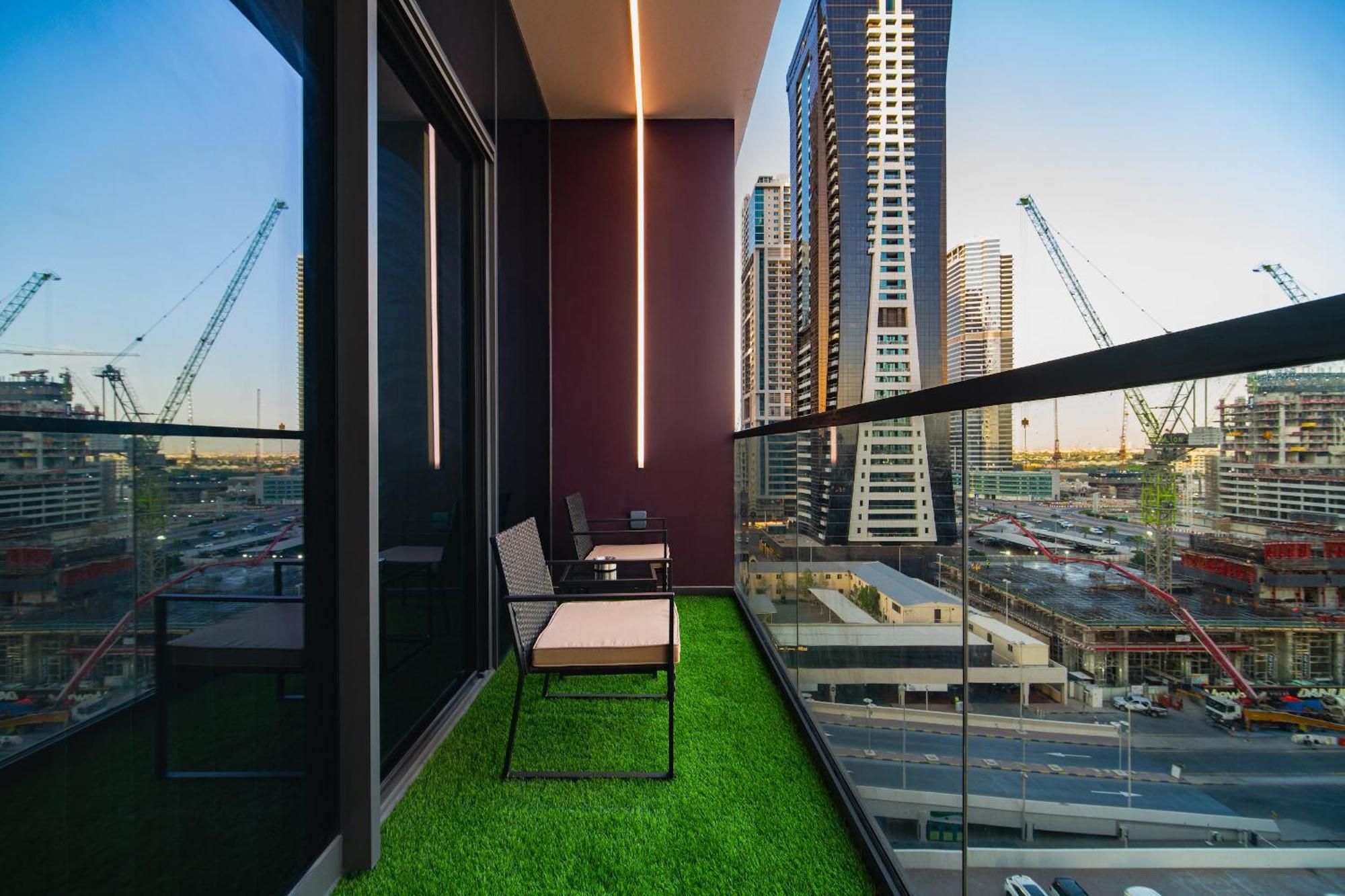 Near Metro - Spacious 1br Jlt & Free Baby Gear Dubai