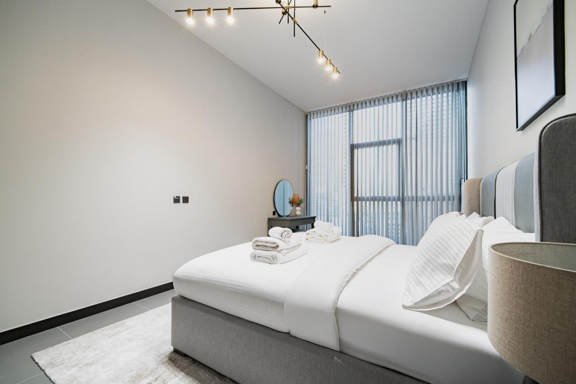 Near Metro - Spacious 1br Jlt & Free Baby Gear Apartment