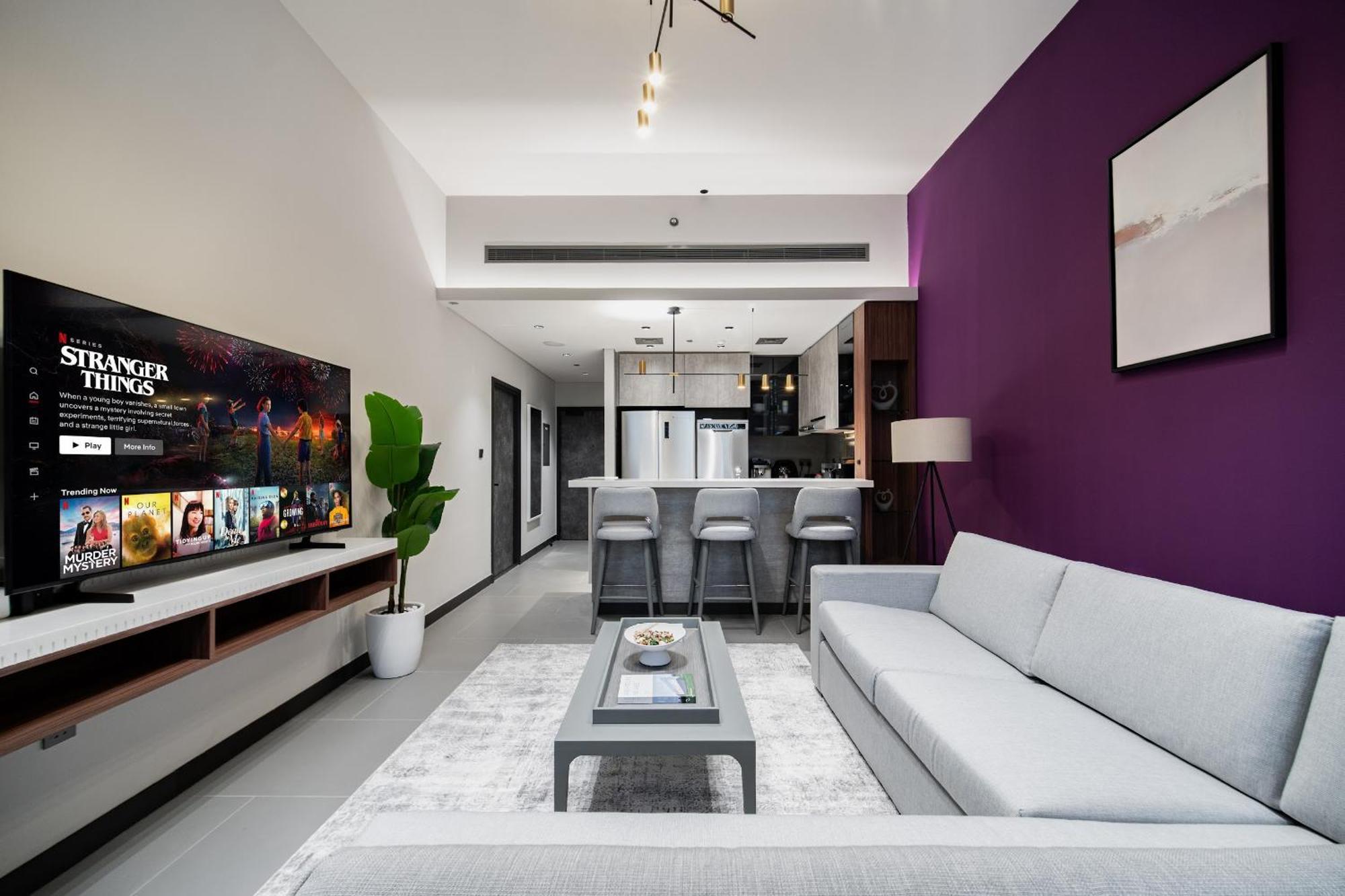 Near Metro - Spacious 1br Jlt & Free Baby Gear Apartment *